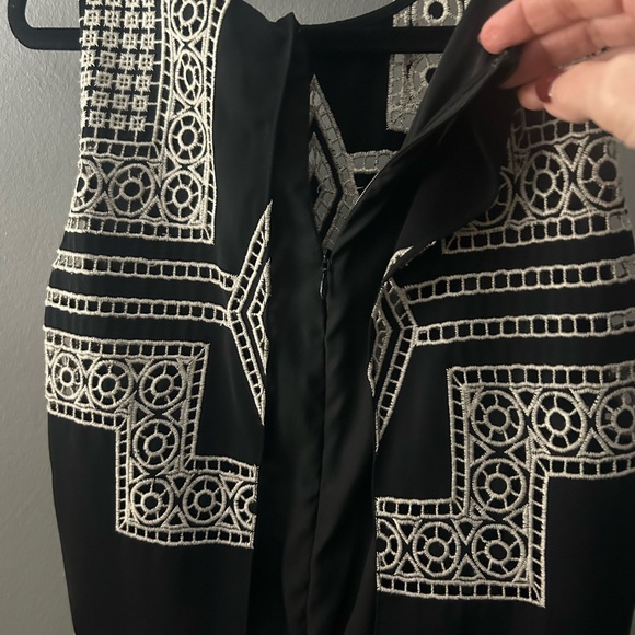 Parker shorts romper embroidered with pockets - back zipper and flap detail - Picture 4 of 6